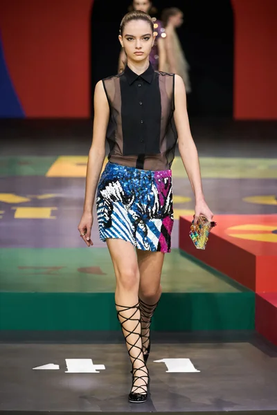 Look 77